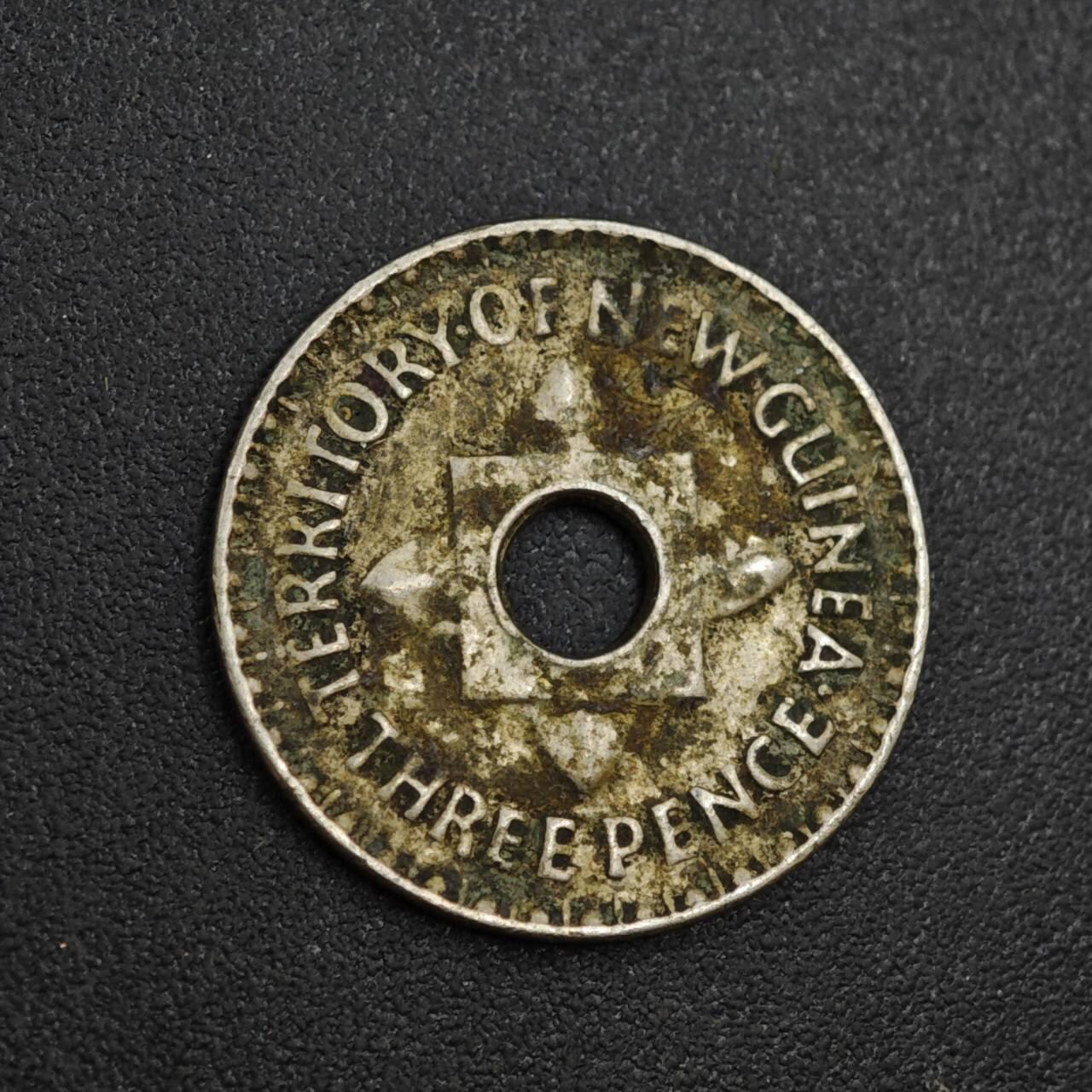 【淘币小摊】实时拍第八百零四拍   散币银币场   满百包邮可预留二周 每周一统一发货   英属几内亚1944年3便士镍币