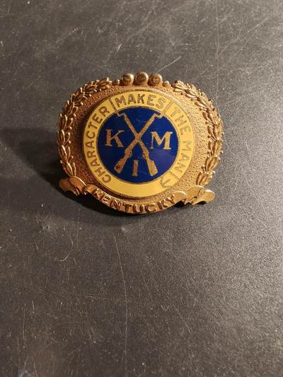 老王徽章第165期 - 美国肯塔基军事学院大檐帽帽徽 