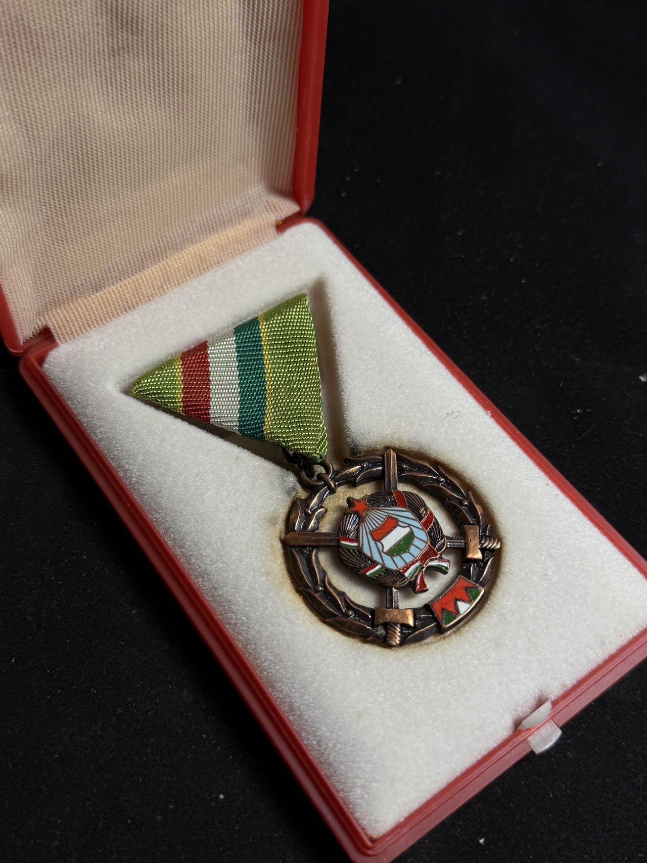 戎马世界章牌大赏第108期 匈牙利铜级巩固战斗友谊奖章