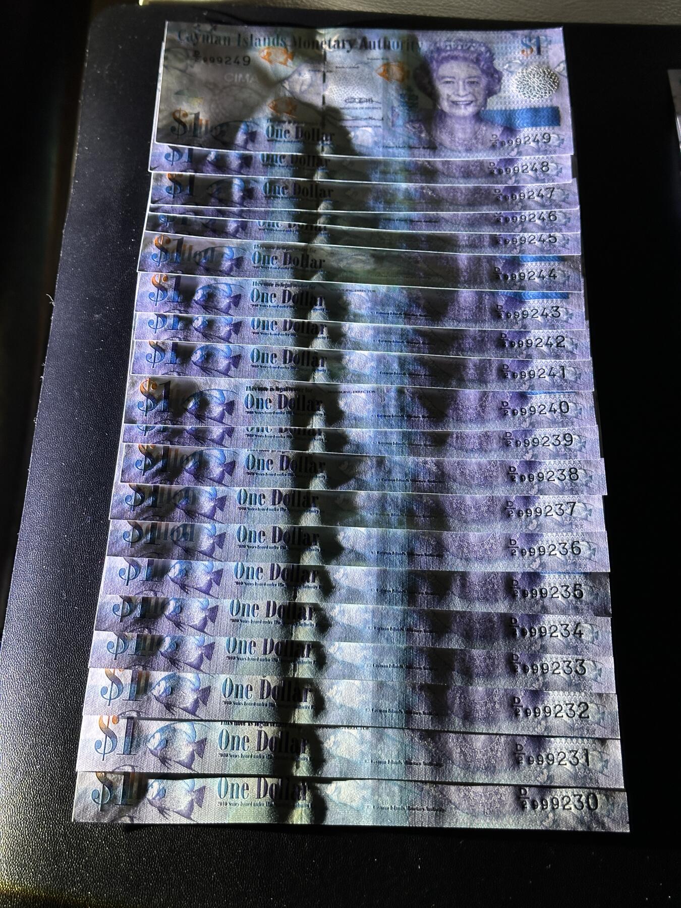 《外钞收藏家》第五百八十七期（精选场）（本平台长期征集拍品、欢迎藏友们联系合作） 开曼群岛1元 20连号 全新UNC 尾30-49