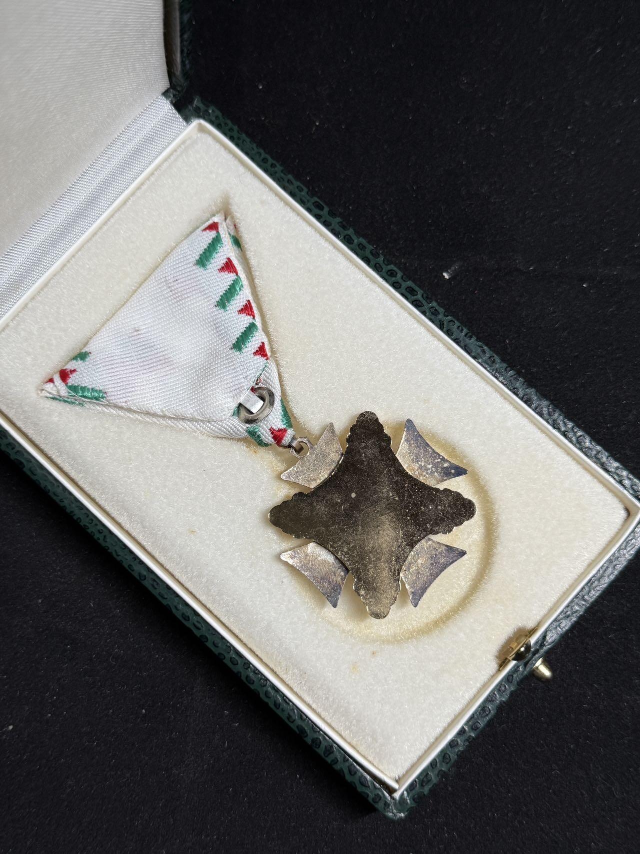 戎马世界章牌大赏第108期 匈牙利一级军官服役奖章