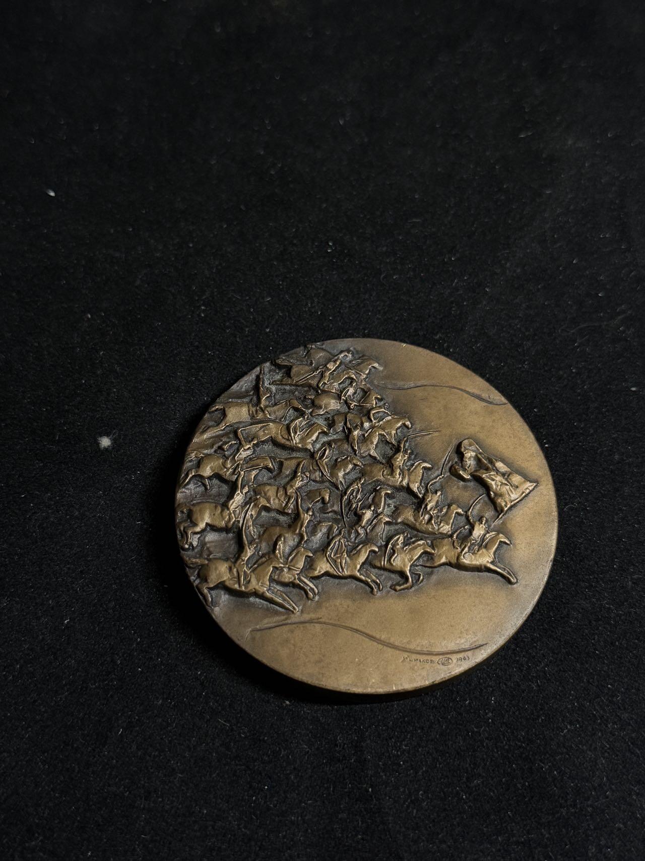 戎马世界章牌大赏第108期 苏联布琼尼元帅纪念章