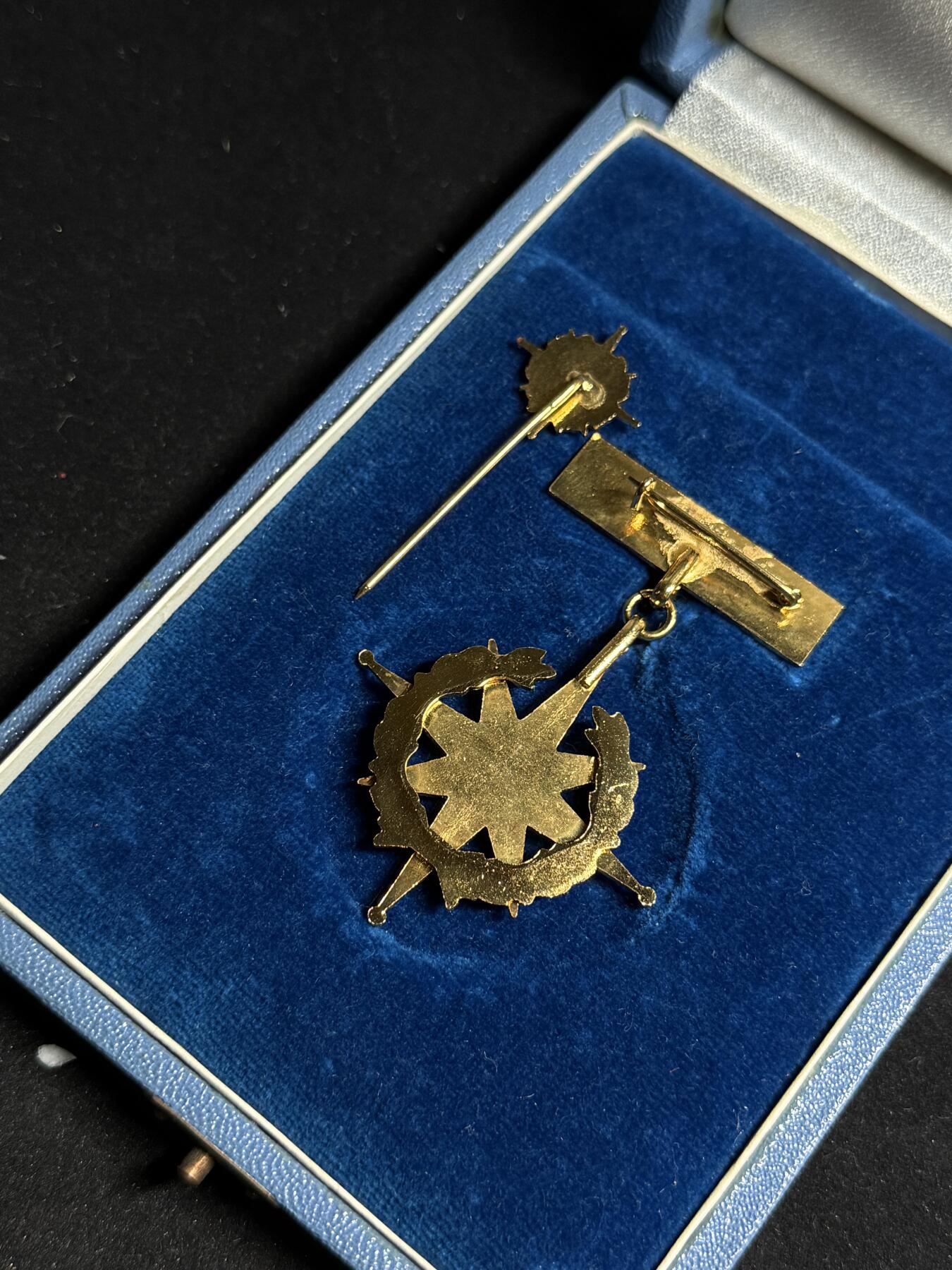 戎马世界章牌大赏第108期 匈牙利和平功绩奖章，授予参与维和行动的匈牙利军人