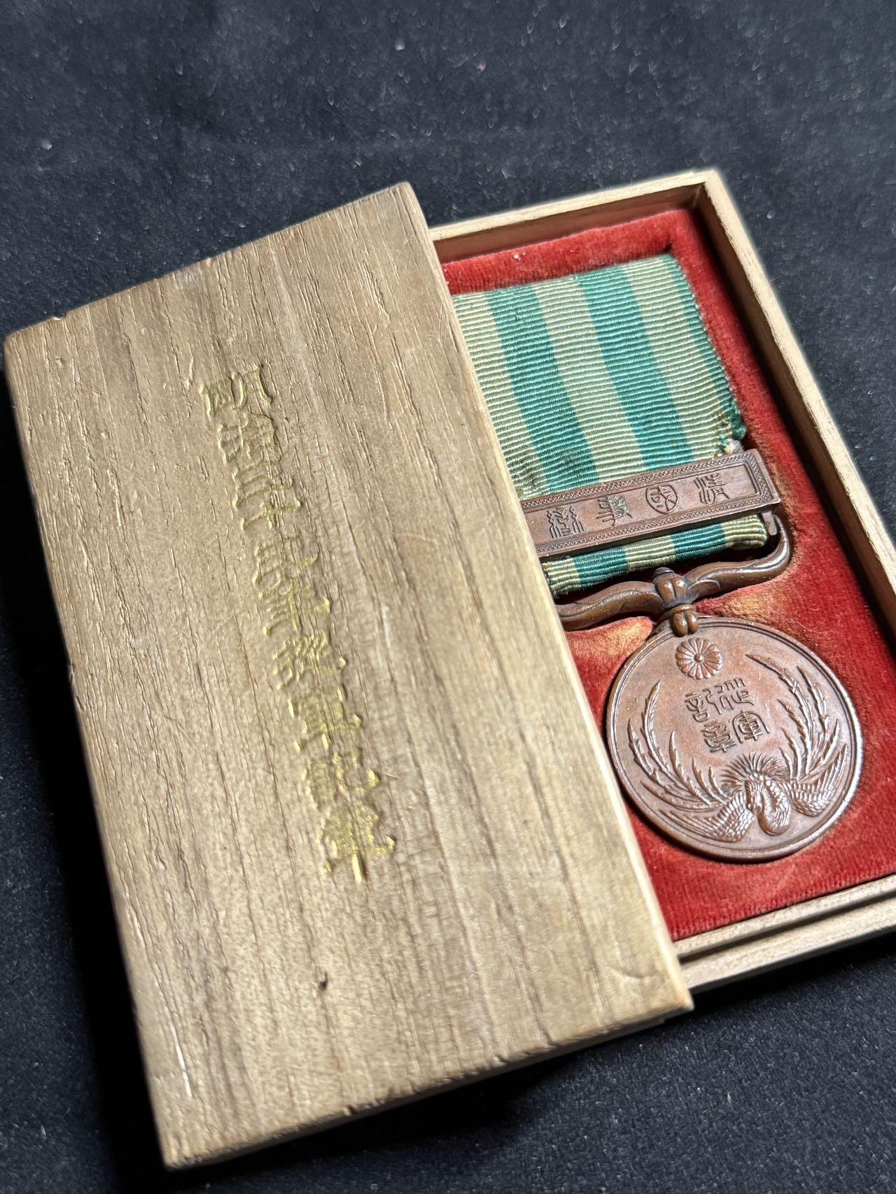 戎马世界章牌大赏第108期 勿忘国耻！明治三十三年从军记章（庚子事变），上挂有老化破损