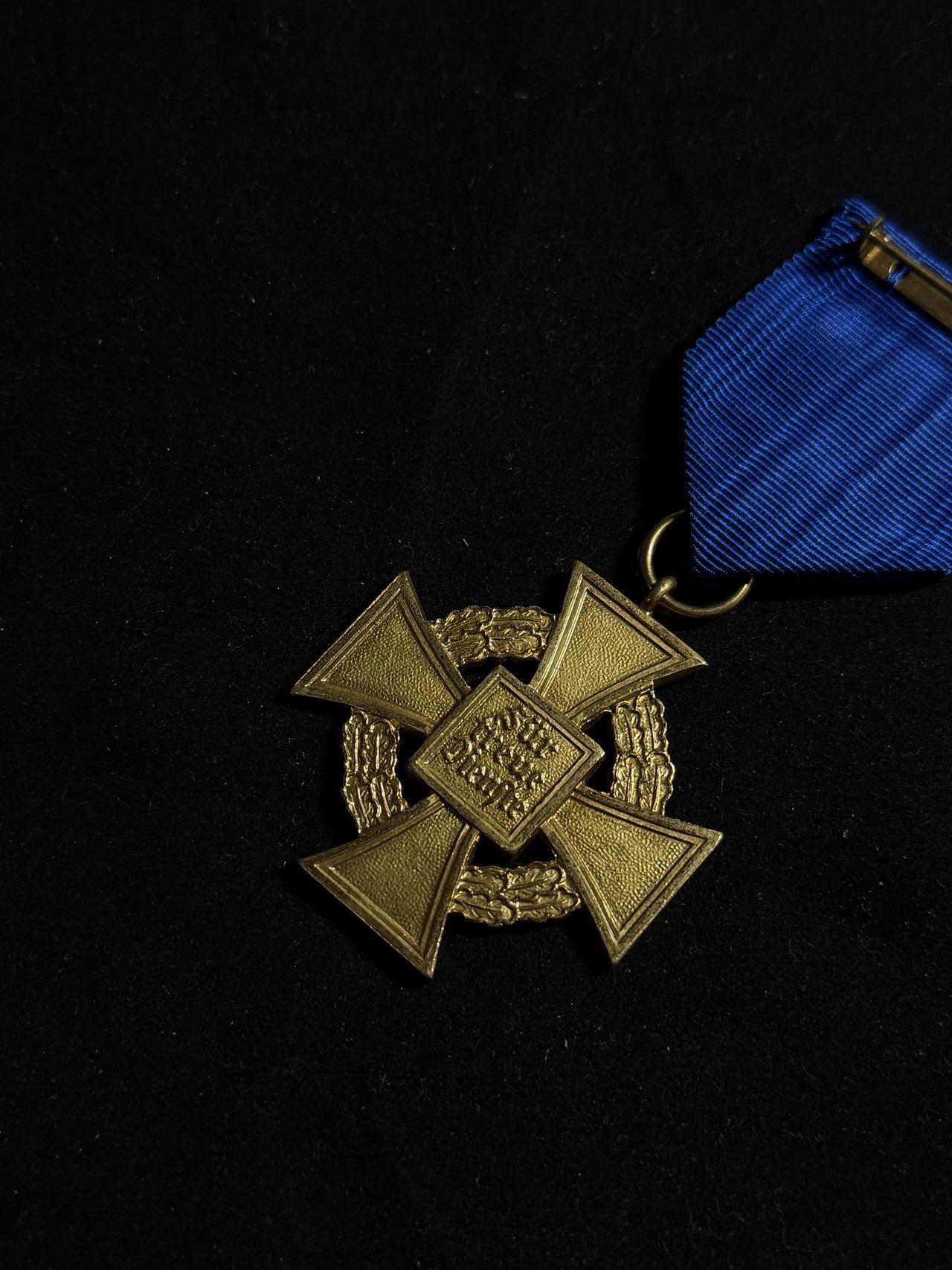 戎马世界章牌大赏第108期 铭记历史！德国二战公务员40年服务勋章