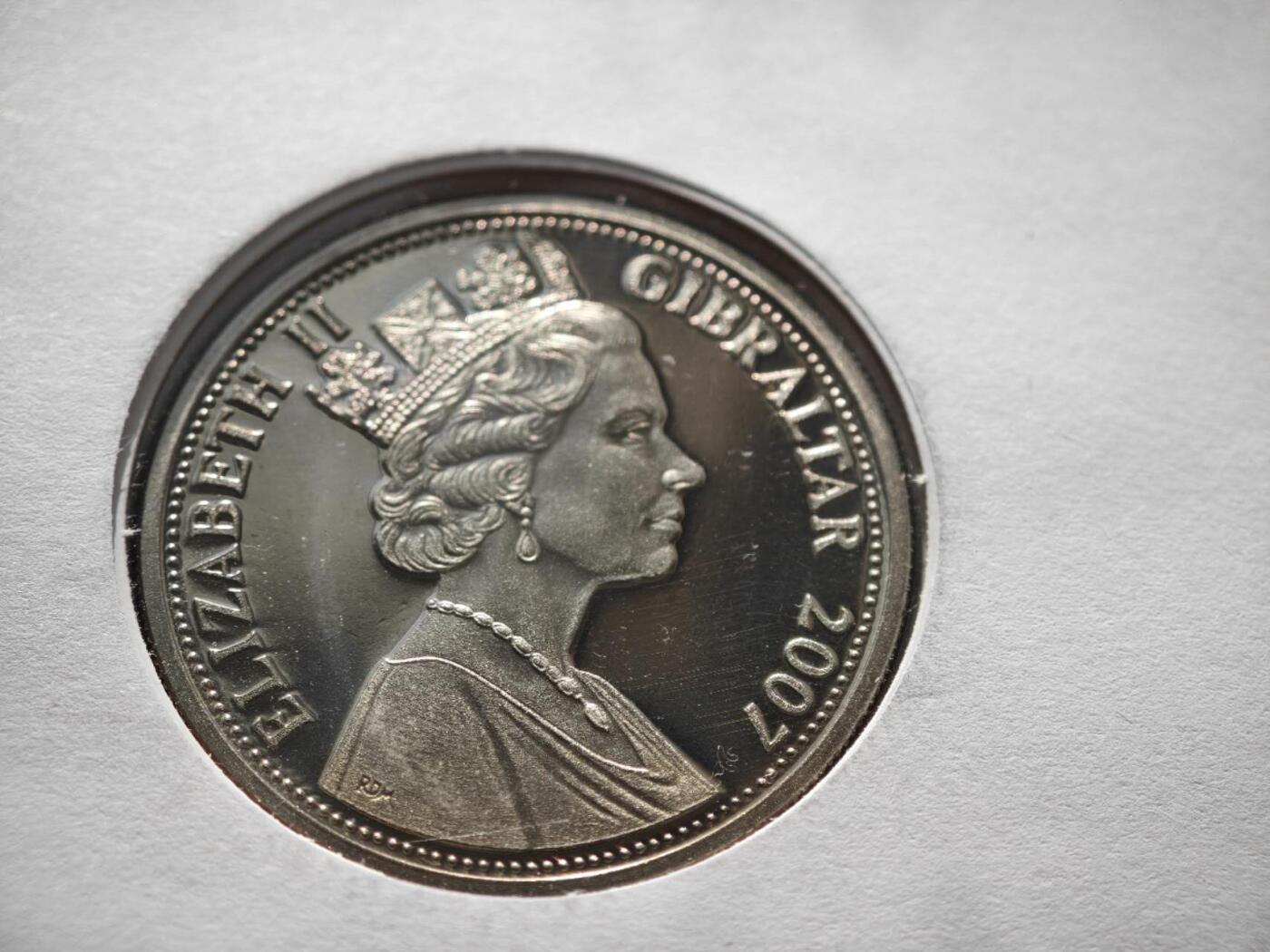 【淘币小摊】限时拍第八百零七拍  克朗币邮币封场  满百包邮可预留两周  周一统一发货   直布罗陀2007年女王大婚钻禧克朗纪念币邮币封