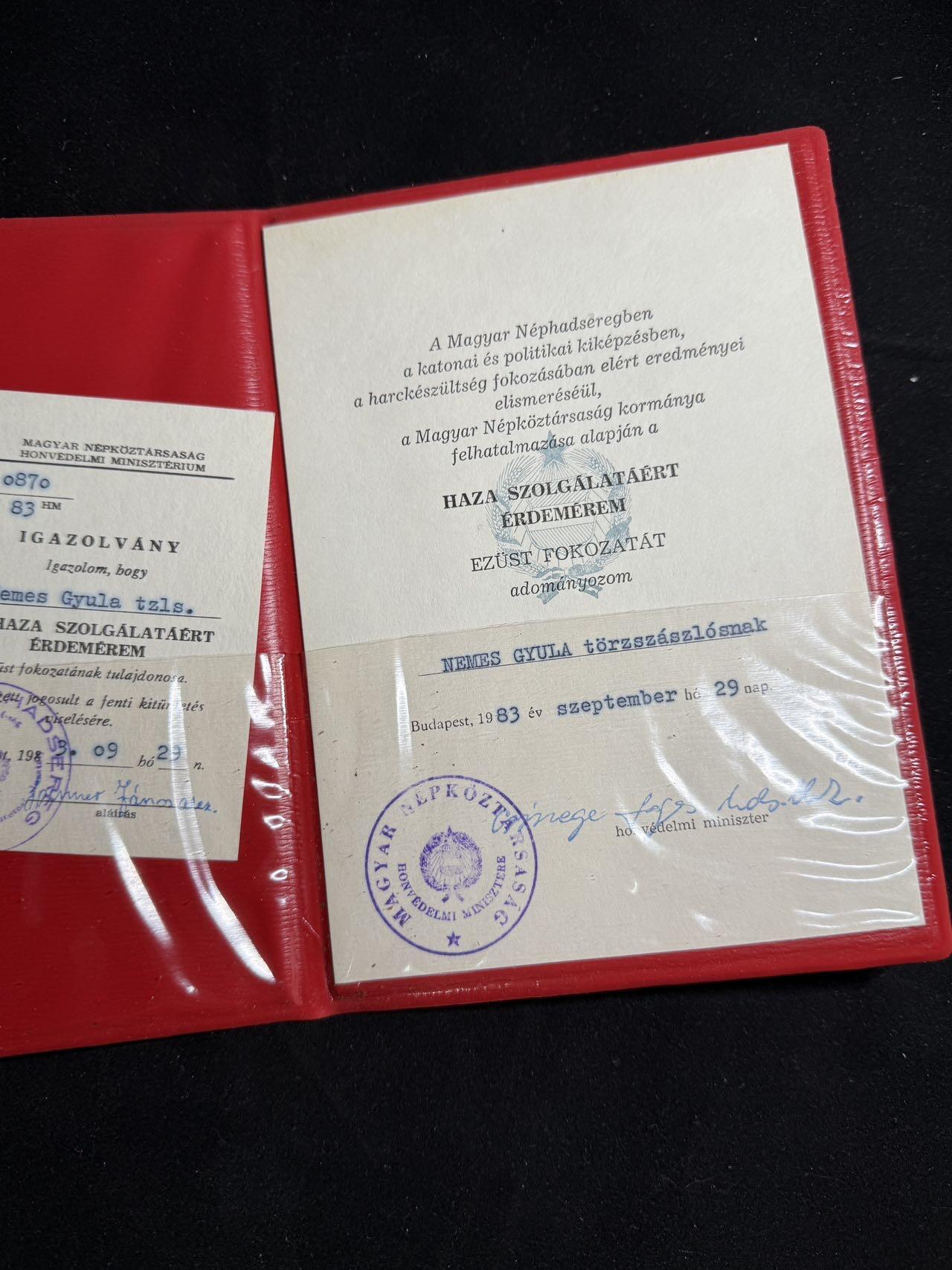 戎马世界章牌大赏第108期 授予内梅什.久洛高级军士长的为祖国服务银级功绩奖章证书