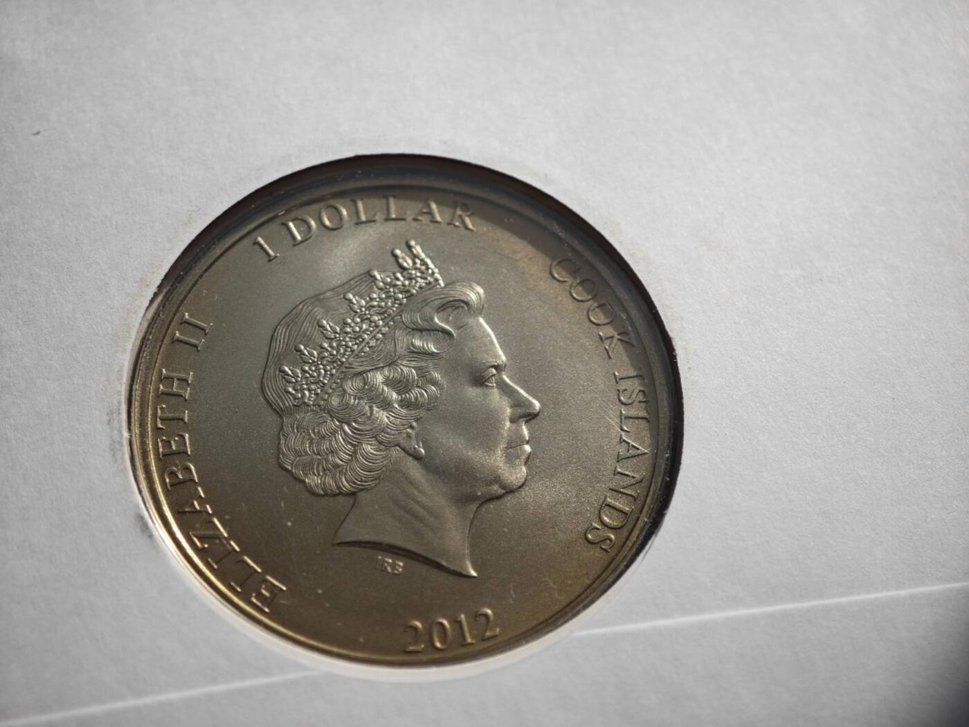 【淘币小摊】限时拍第八百零七拍  克朗币邮币封场  满百包邮可预留两周  周一统一发货   库克群岛2012年女王登基60周年1元纪念币邮币封