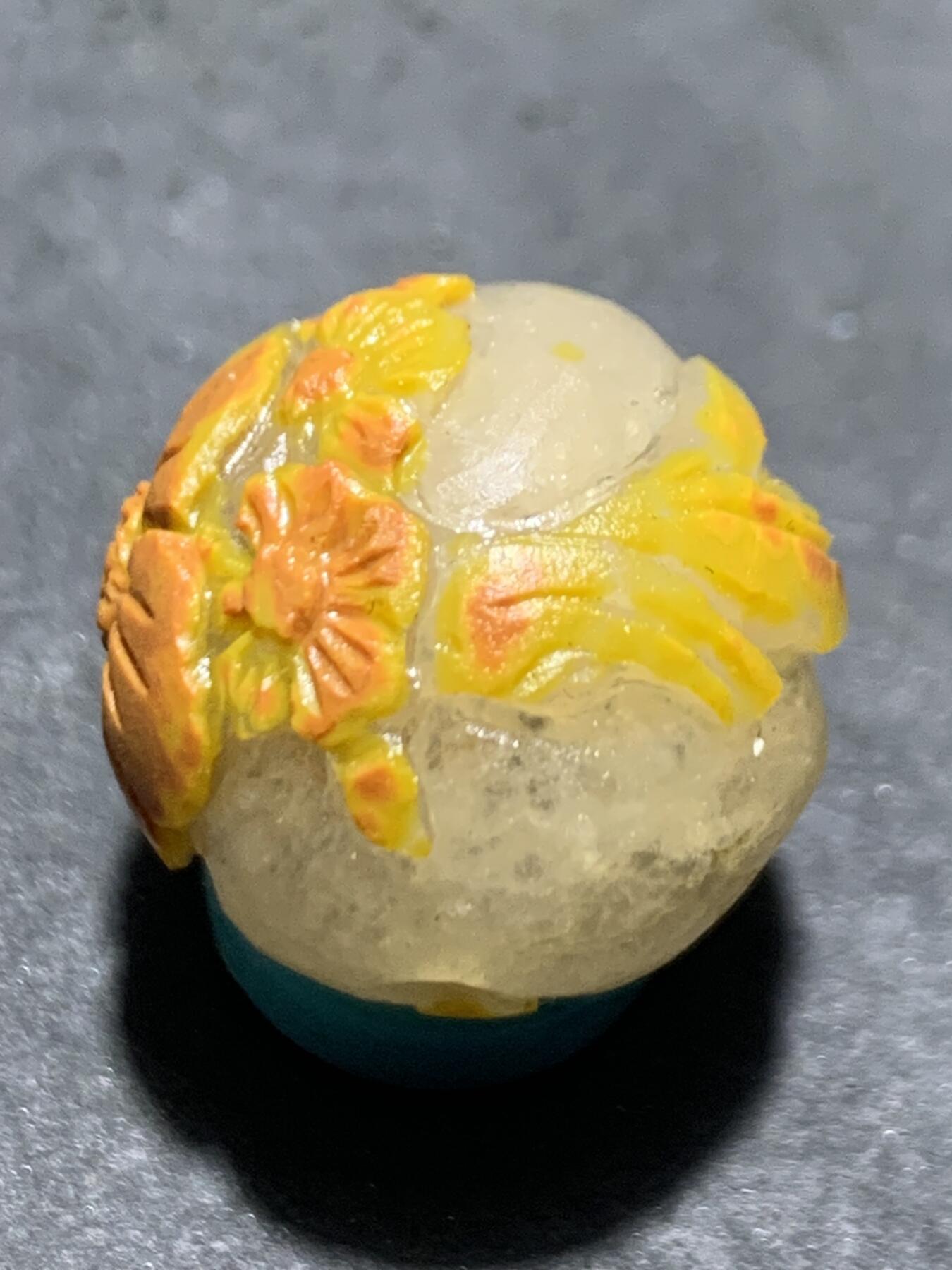 精美冰飘亚光战国红玛瑙手工俏色巧雕梅花随形空心圆珠一个，