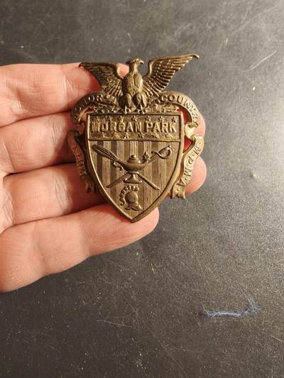 老王徽章第165期 - 美国摩根公园军事学院大檐帽帽徽 