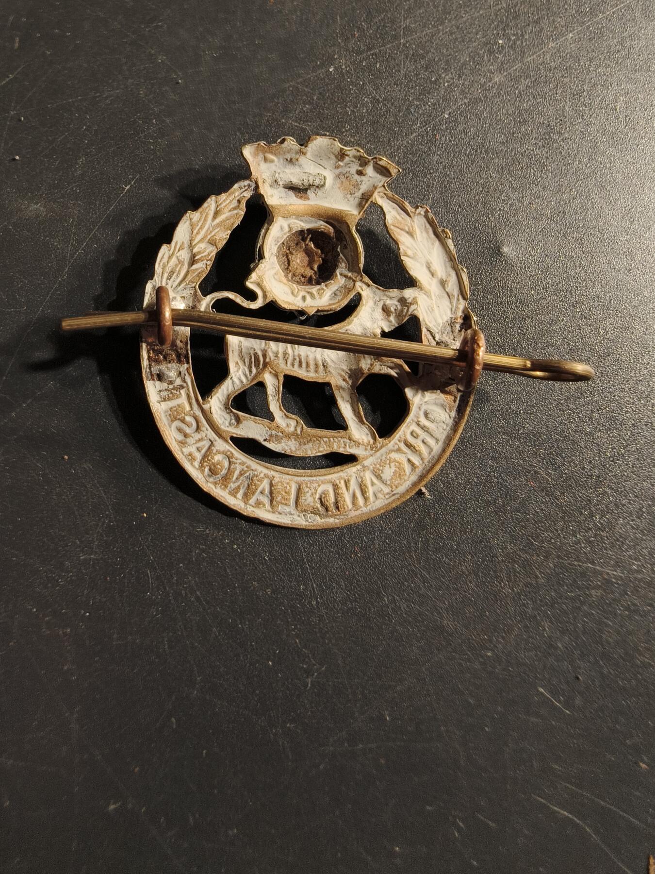 老王徽章第165期    英国约克和兰开斯特步兵团帽徽     一战时期 