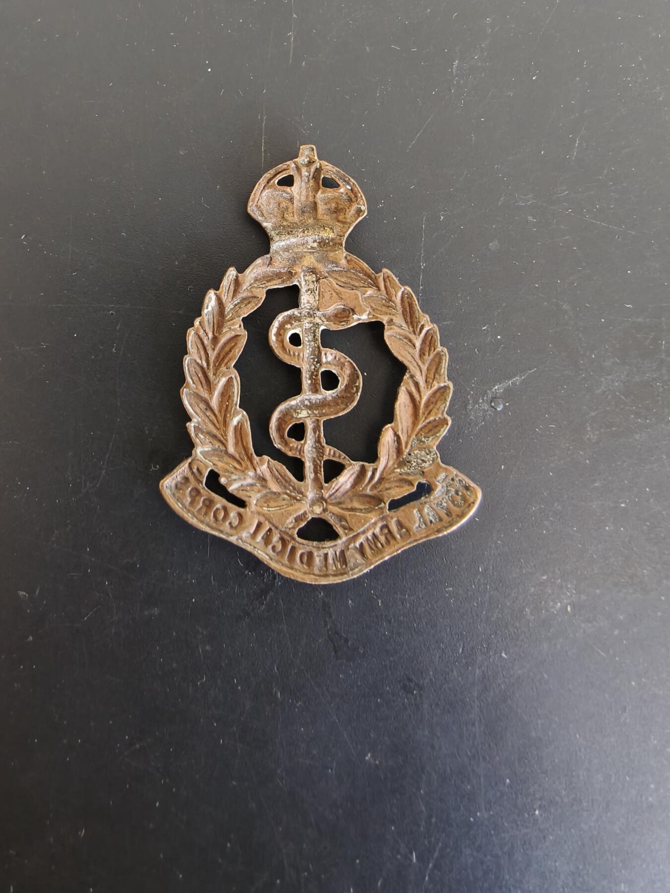 老王徽章第165期 英国军医帽徽    背杆损坏    二战时期