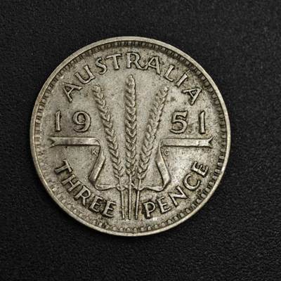 【淘币小摊】实时拍第八百零四拍   散币银币场   满百包邮可预留二周 每周一统一发货   - 澳大利亚1951年乔治六世3便士银币