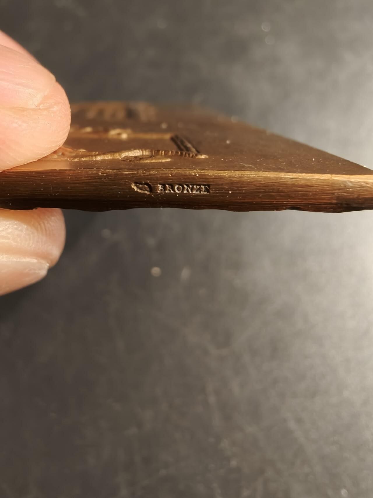 老王徽章第165期 法国音乐女神方形大铜章     高浮雕    80×33mm.    重量100g