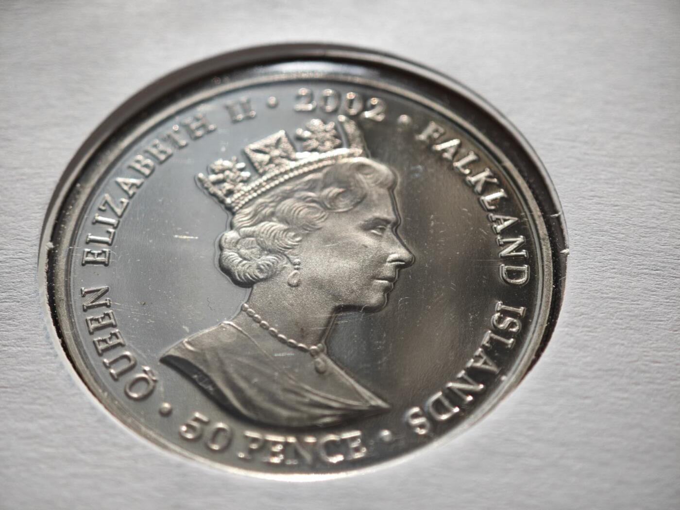 【淘币小摊】限时拍第八百零七拍  克朗币邮币封场  满百包邮可预留两周  周一统一发货  福克兰群岛2002年女王登基金禧50便士纪念币邮币封