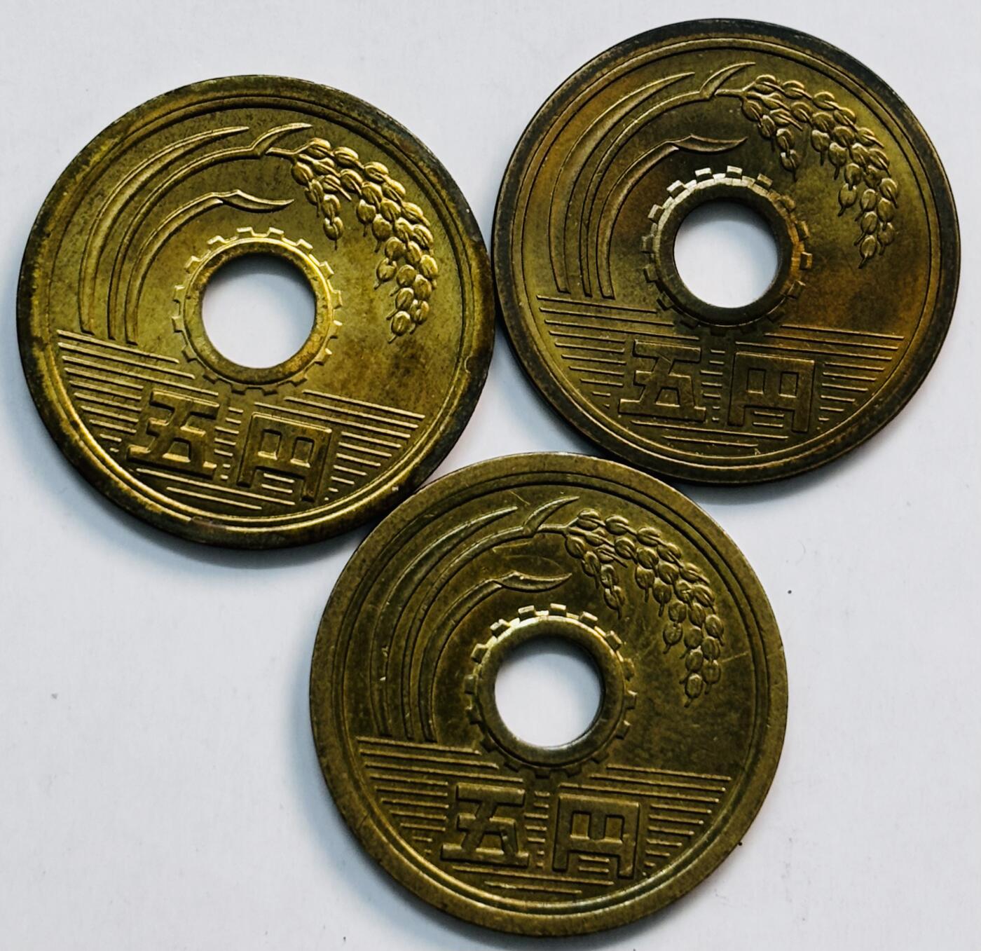 文馨钱币收藏第 282 场，【 长期接收代拍品】，加拿大老铜代用币，银币，德三系列场 全新日本昭和 45/45/53 年五元 3 枚