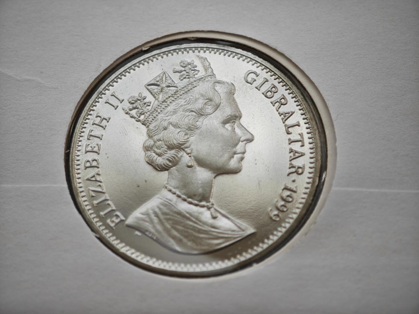 【淘币小摊】限时拍第八百零七拍  克朗币邮币封场  满百包邮可预留两周  周一统一发货   直布罗陀1999年女王母亲生平克朗纪念币邮币封