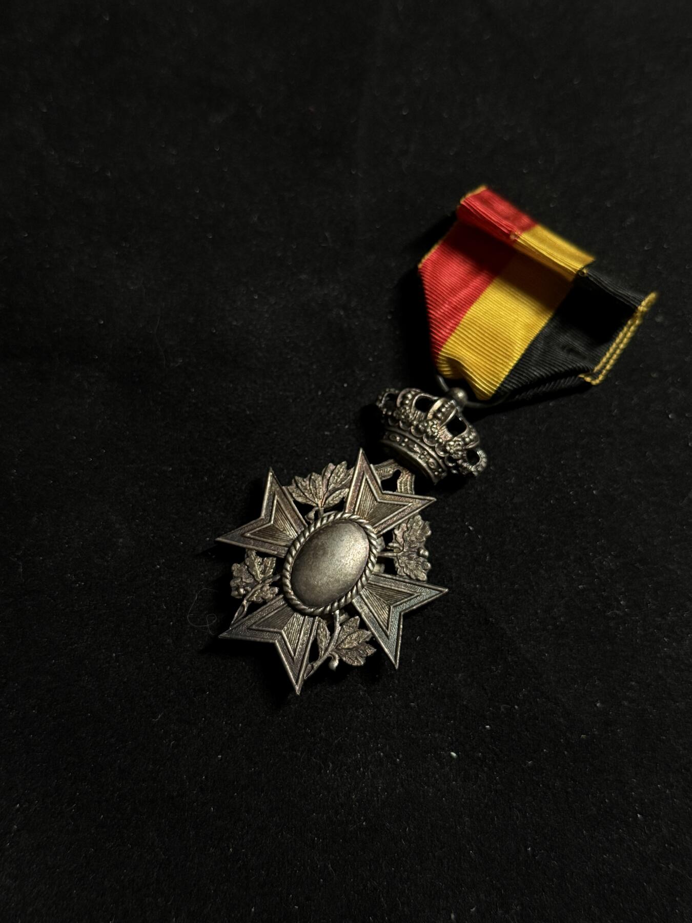 戎马世界章牌大赏第108期 比利时银级劳工勋章