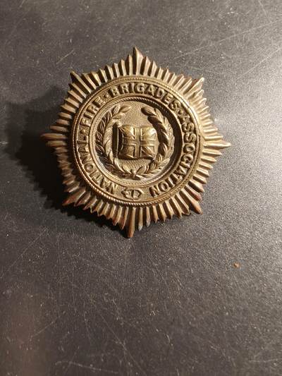 老王徽章第165期 - 英国国家消防旅帽徽     二战时期 