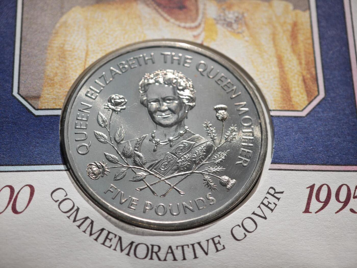 【淘币小摊】限时拍第八百零七拍  克朗币邮币封场  满百包邮可预留两周  周一统一发货   根西岛1995年女王母亲95周岁5镑纪念币邮币封