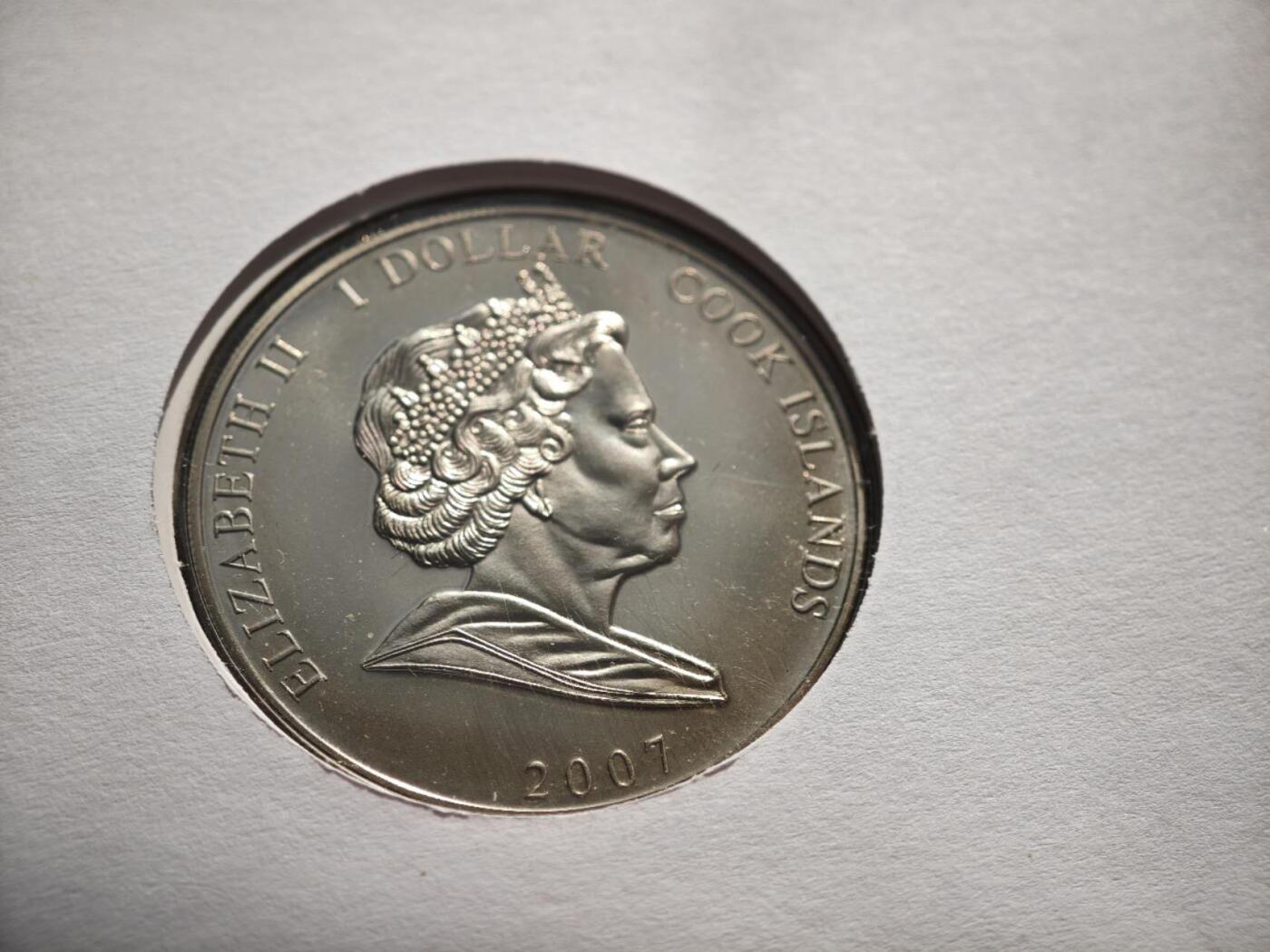 【淘币小摊】限时拍第八百零七拍  克朗币邮币封场  满百包邮可预留两周  周一统一发货    库克群岛2007年女王大婚钻禧1元纪念币邮币封