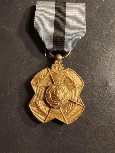 老王徽章第165期 - 比利时金级利奥波德二世奖章     二战前单法语版