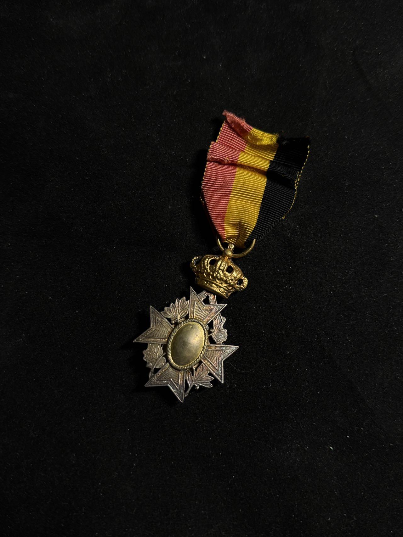 戎马世界章牌大赏第108期 比利时金级劳工勋章