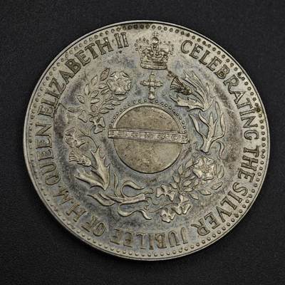 【淘币小摊】限时拍第八百零七拍  克朗币邮币封场  满百包邮可预留两周  周一统一发货  -   1977年女王登基银禧纪念章