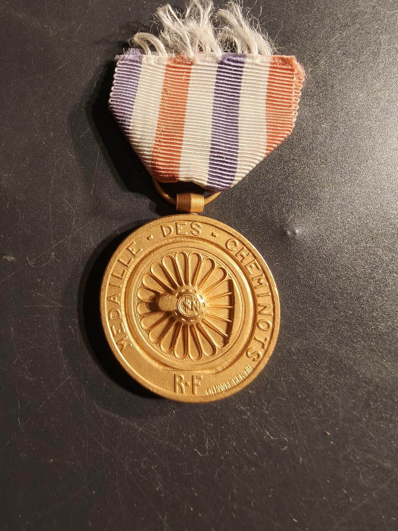 老王徽章第165期  法国金级铁路服务奖章     1953年实发