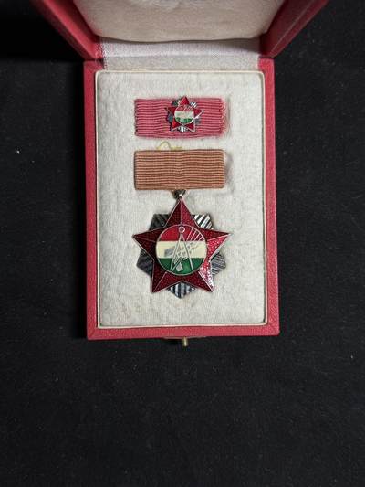 戎马世界章牌大赏第108期 - 匈牙利总工会奖章银级