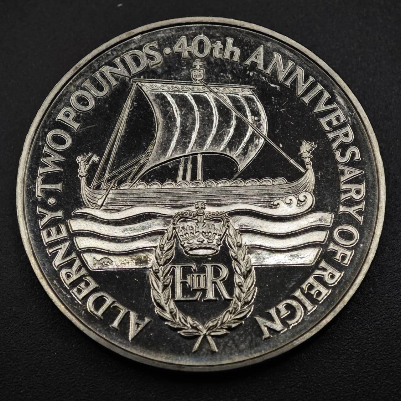 【淘币小摊】限时拍第八百零七拍  克朗币邮币封场  满百包邮可预留两周  周一统一发货   奥尔夫尼1992年女王登基40周年2镑纪念币