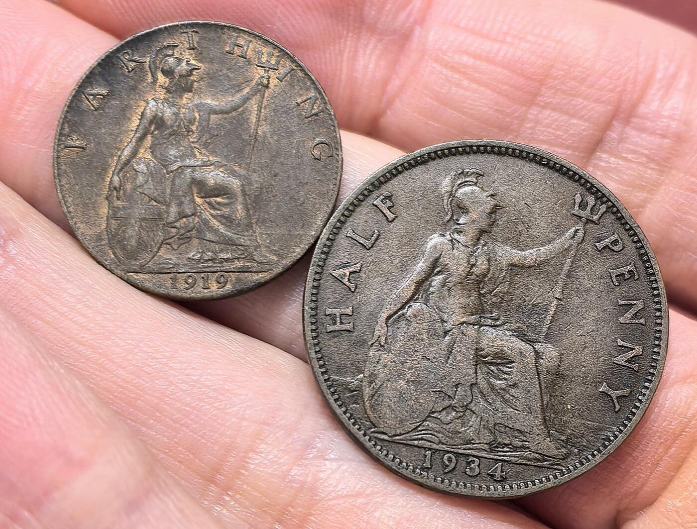 南宋泉阁俄币 外币 国币 专场第十九期 【送拍无额外佣金】 英国 1934/1919年 乔治五世半便士/1法新铜币一对 通货好品 老包浆