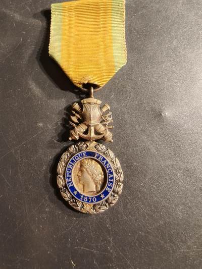 老王徽章第165期 -  法国军事奖章    三共时期    950银镀金珐琅     20g