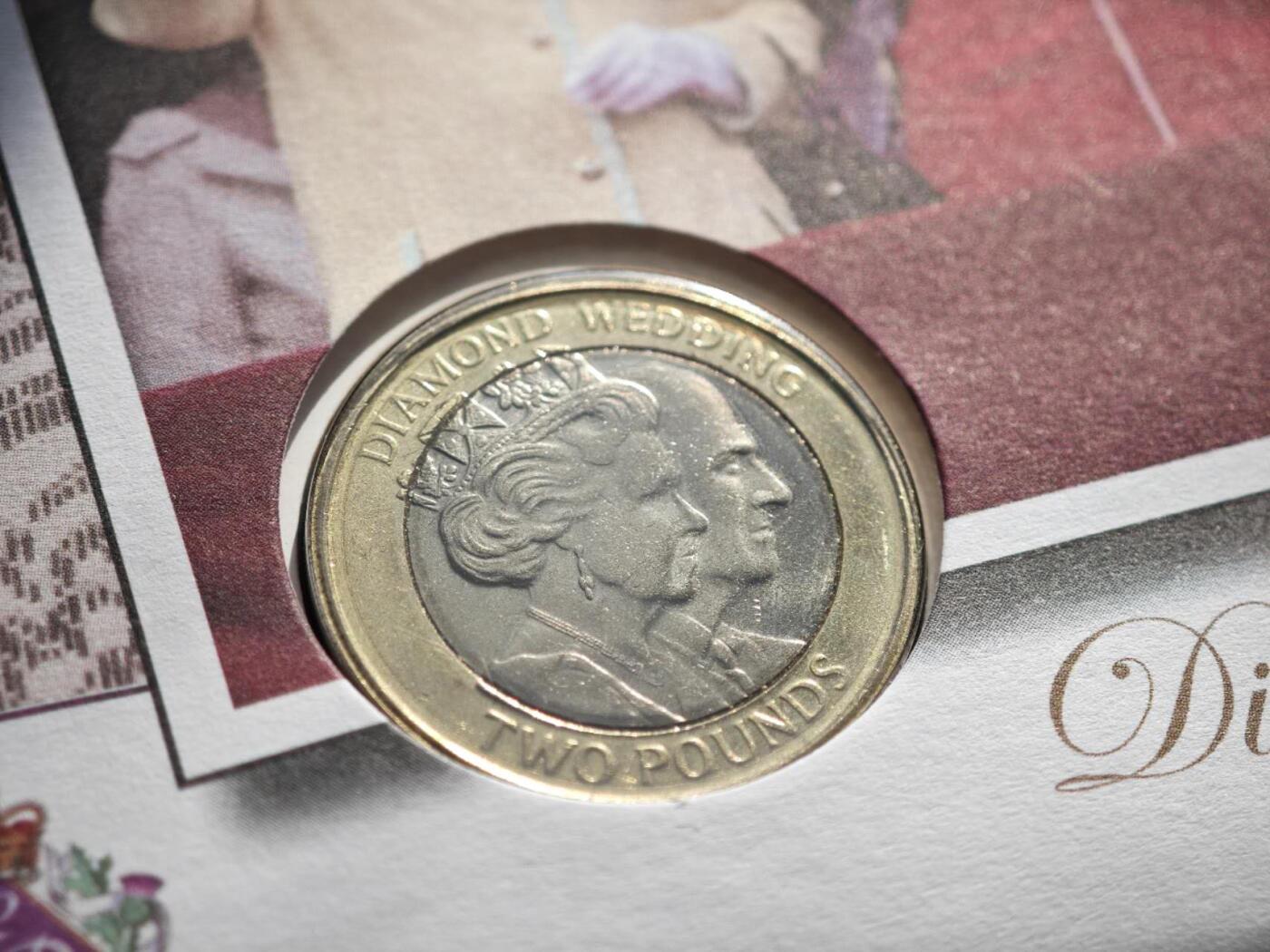 【淘币小摊】限时拍第八百零七拍  克朗币邮币封场  满百包邮可预留两周  周一统一发货    直布罗陀2007年女王大婚钻禧2镑纪念币邮币封