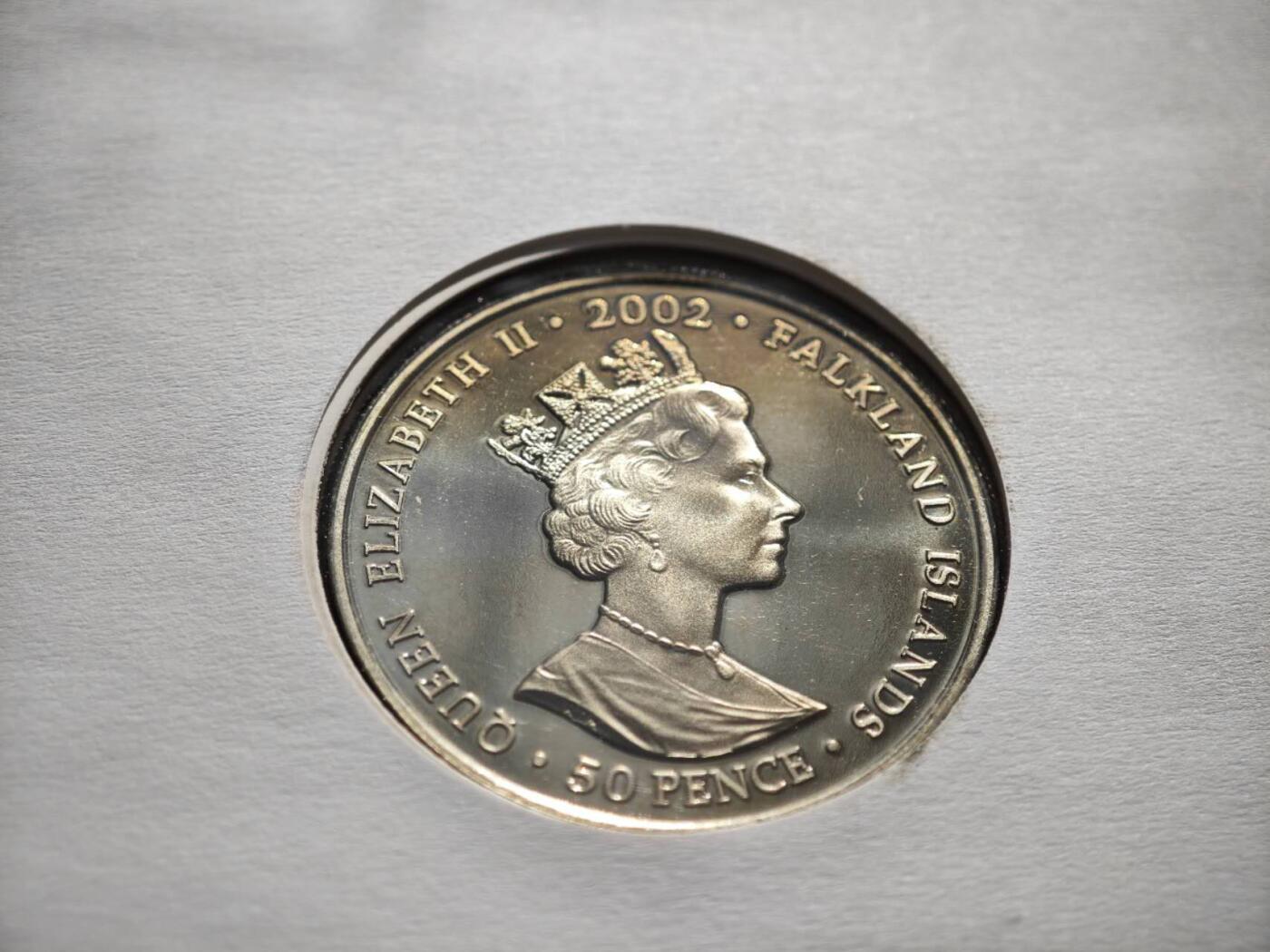 【淘币小摊】限时拍第八百零七拍  克朗币邮币封场  满百包邮可预留两周  周一统一发货    福克兰群岛2002年女王登基金禧50便士纪念币邮币封