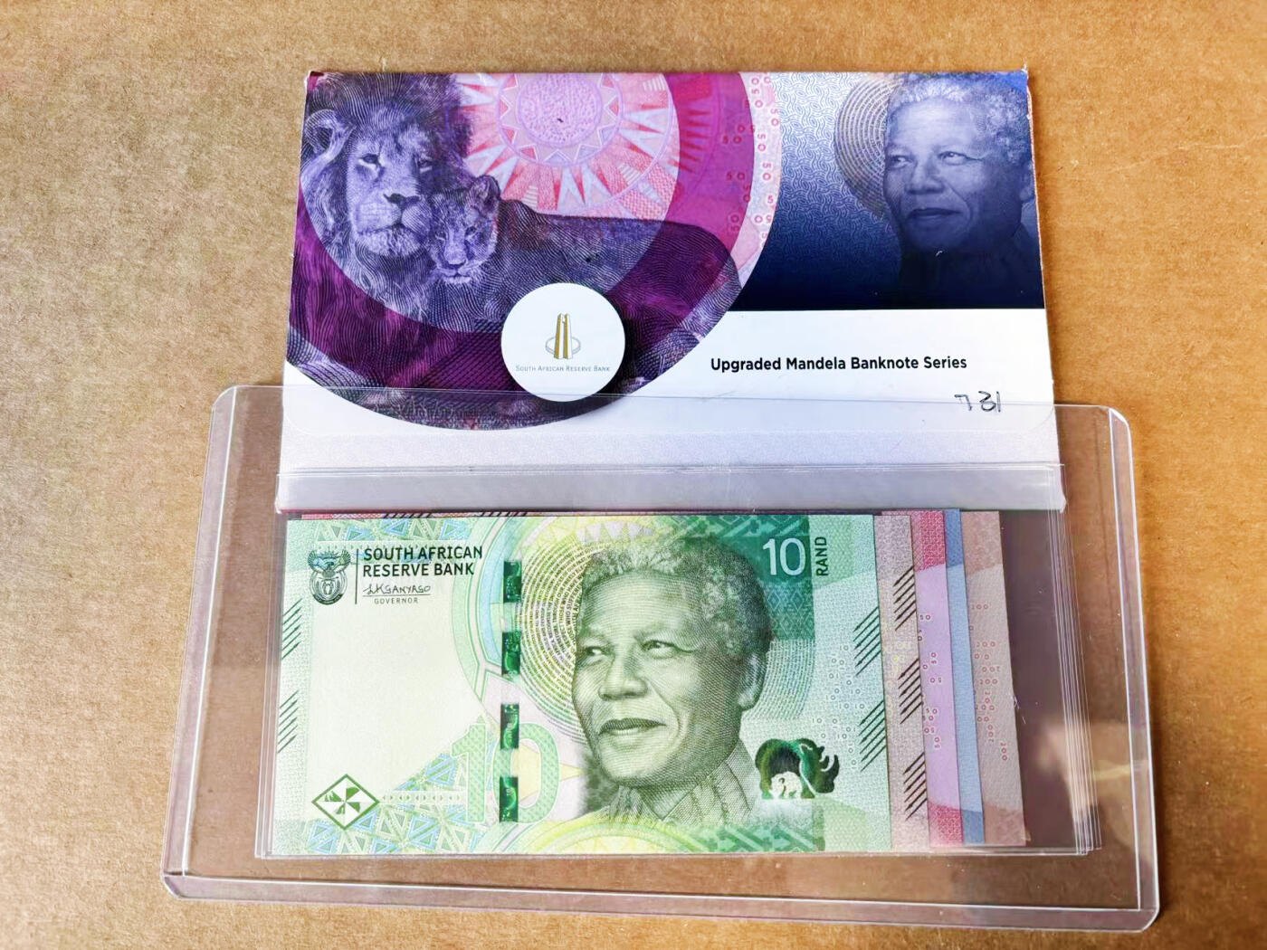 【Blue Auction】世界纸币精拍第754期——18级TOP拍卖/信誉/品质/专业/高效💫 【一组5张全套AA首发冠731百位小号 带册】南非 新版10-200兰特 动物套 雕刻精美 全新UNC