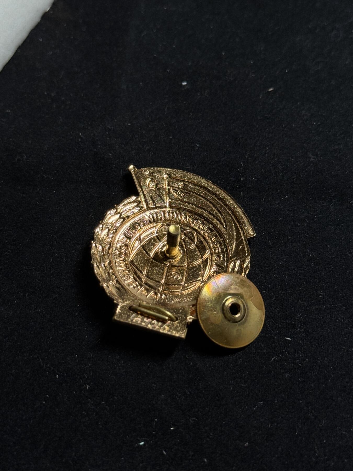 戎马世界章牌大赏第108期 苏联民航机械师安全飞行11000小时无事故证章带原盒