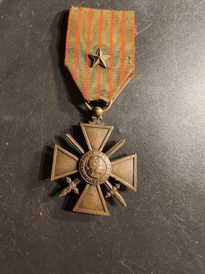老王徽章第165期 -  法国1916版战争十字奖章    一颗铜星勋饰