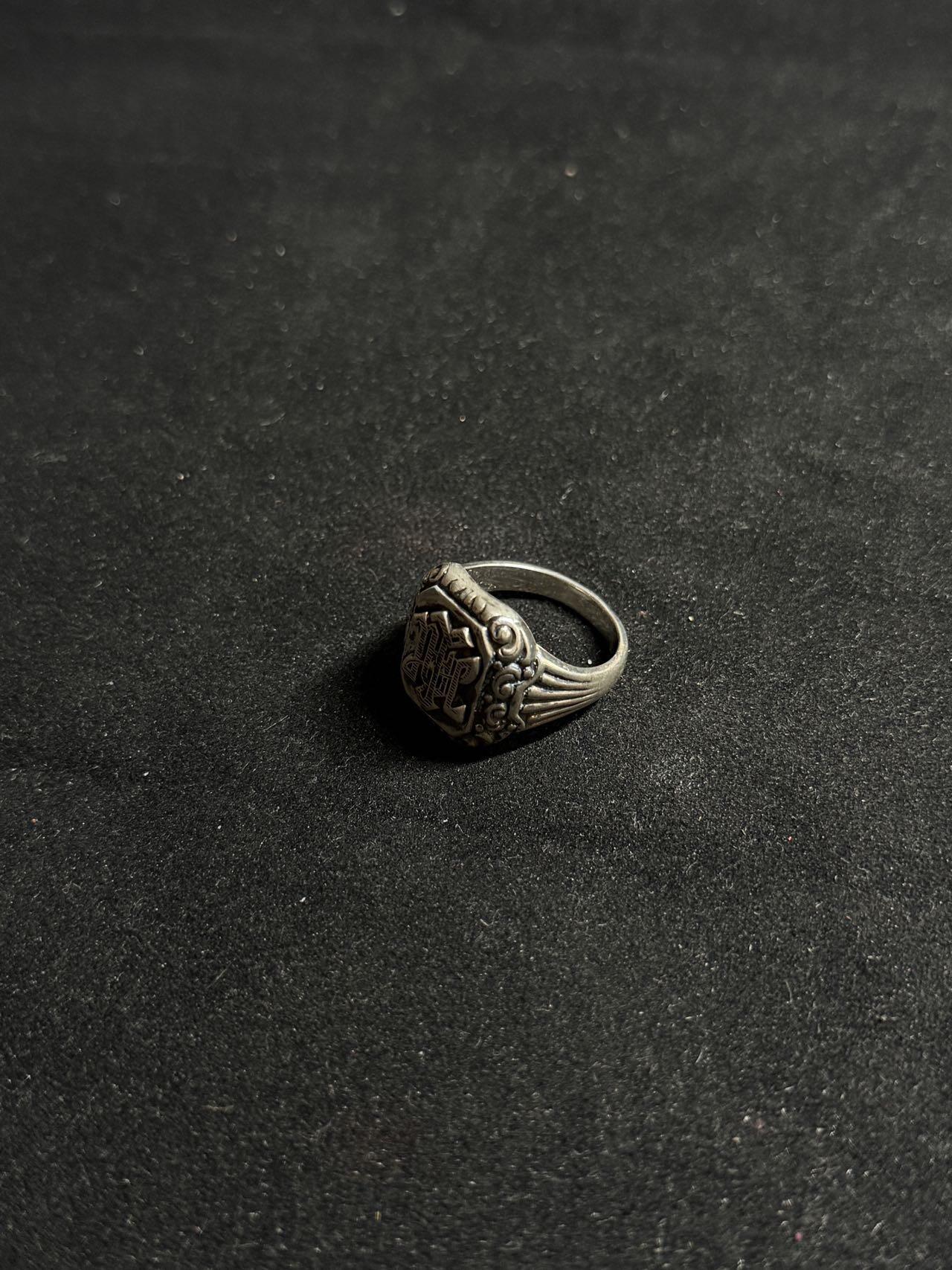 戎马世界章牌大赏第108期 德国二战警卫旗队戒指，银制复刻