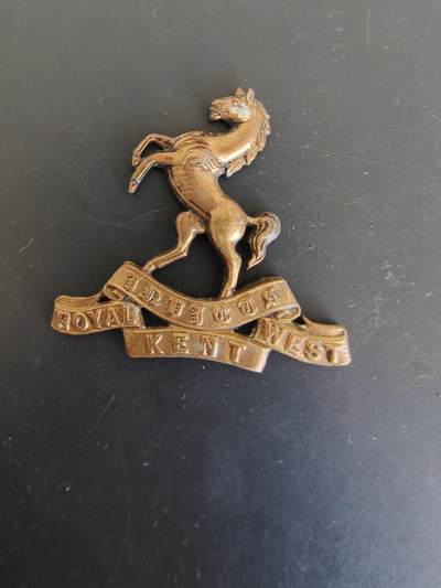 老王徽章第165期 - 英国皇家西肯特步兵团帽徽     一战时期    背杆损坏