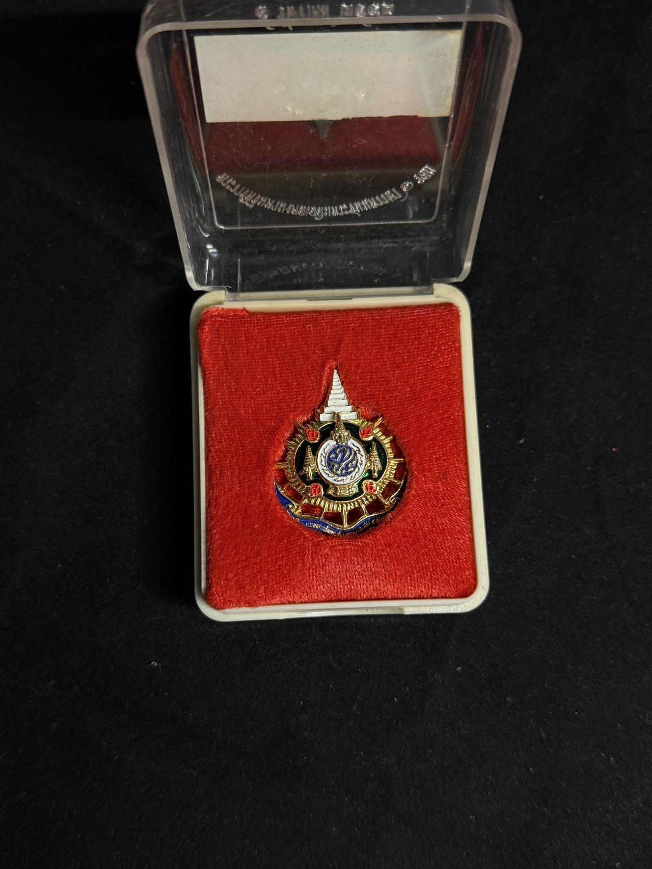 戎马世界章牌大赏第108期 泰国 泰皇拉玛九世登基大典皇家胸针 带原盒