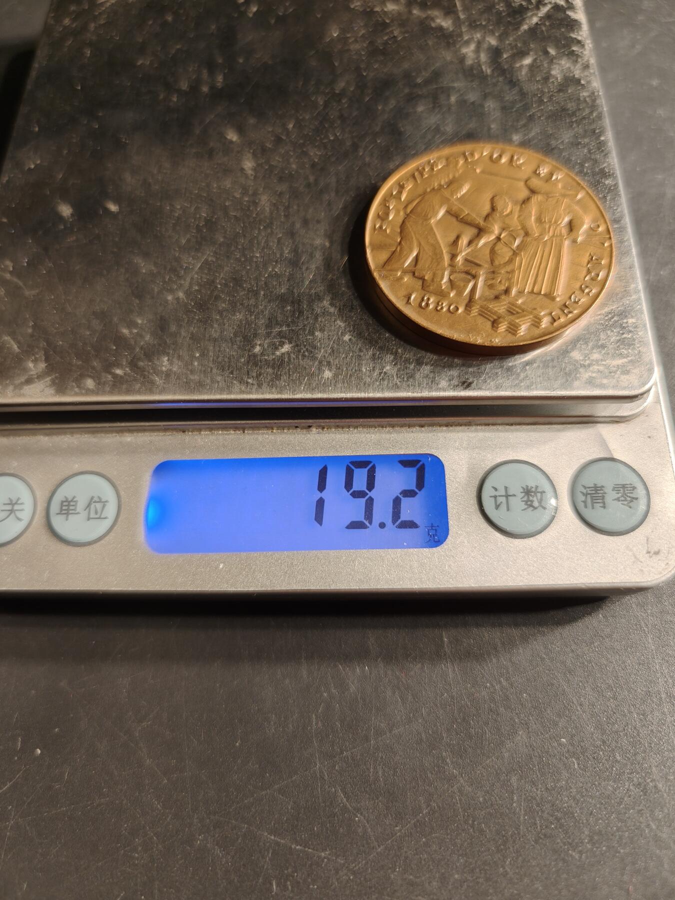 老王徽章第165期 法国巴黎铸币局金银铸币师纪念章     直径36mm.   重量19.2g