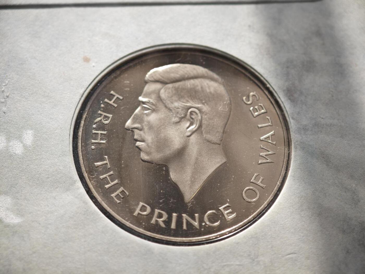 【淘币小摊】限时拍第八百零七拍  克朗币邮币封场  满百包邮可预留两周  周一统一发货   威尔士王子1994年授权25周年纪念章邮币封