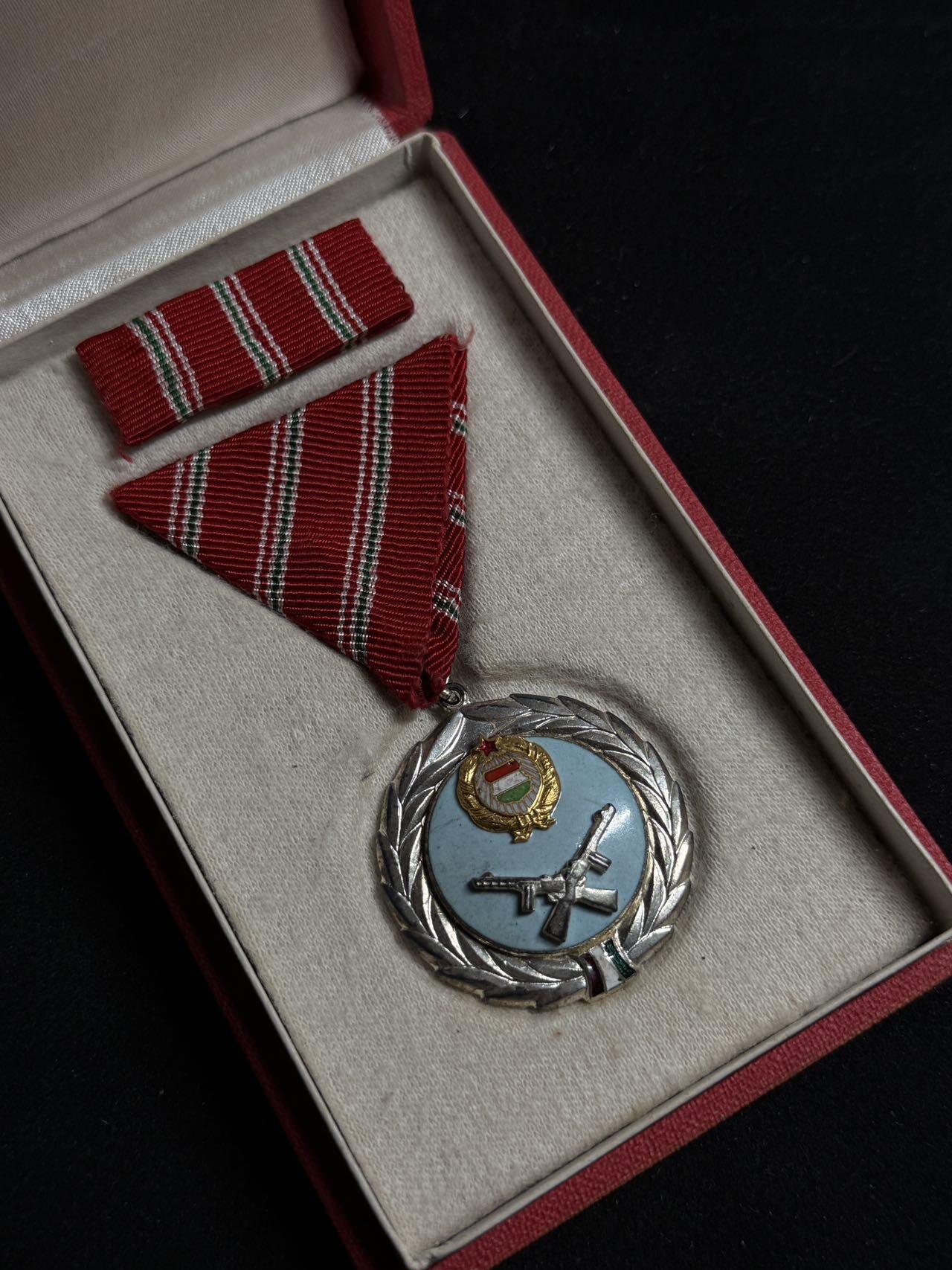 戎马世界章牌大赏第108期 匈牙利杰出服役奖章