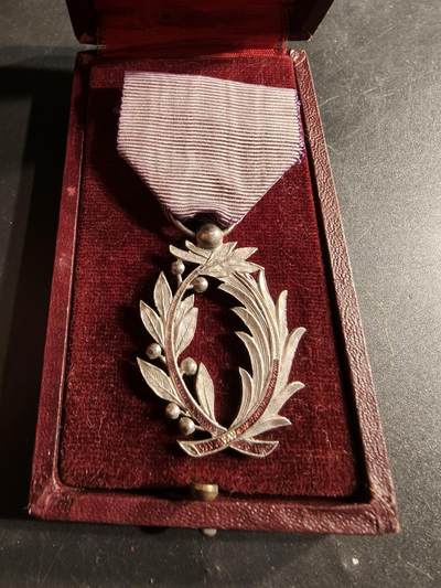 老王徽章第165期 -  法国骑士级棕榈叶勋章    银质珐琅    原盒