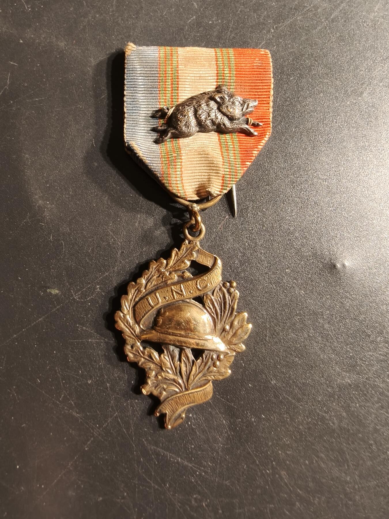 老王徽章第165期  法国一战UNC老兵协会奖章    少见带勋饰版本