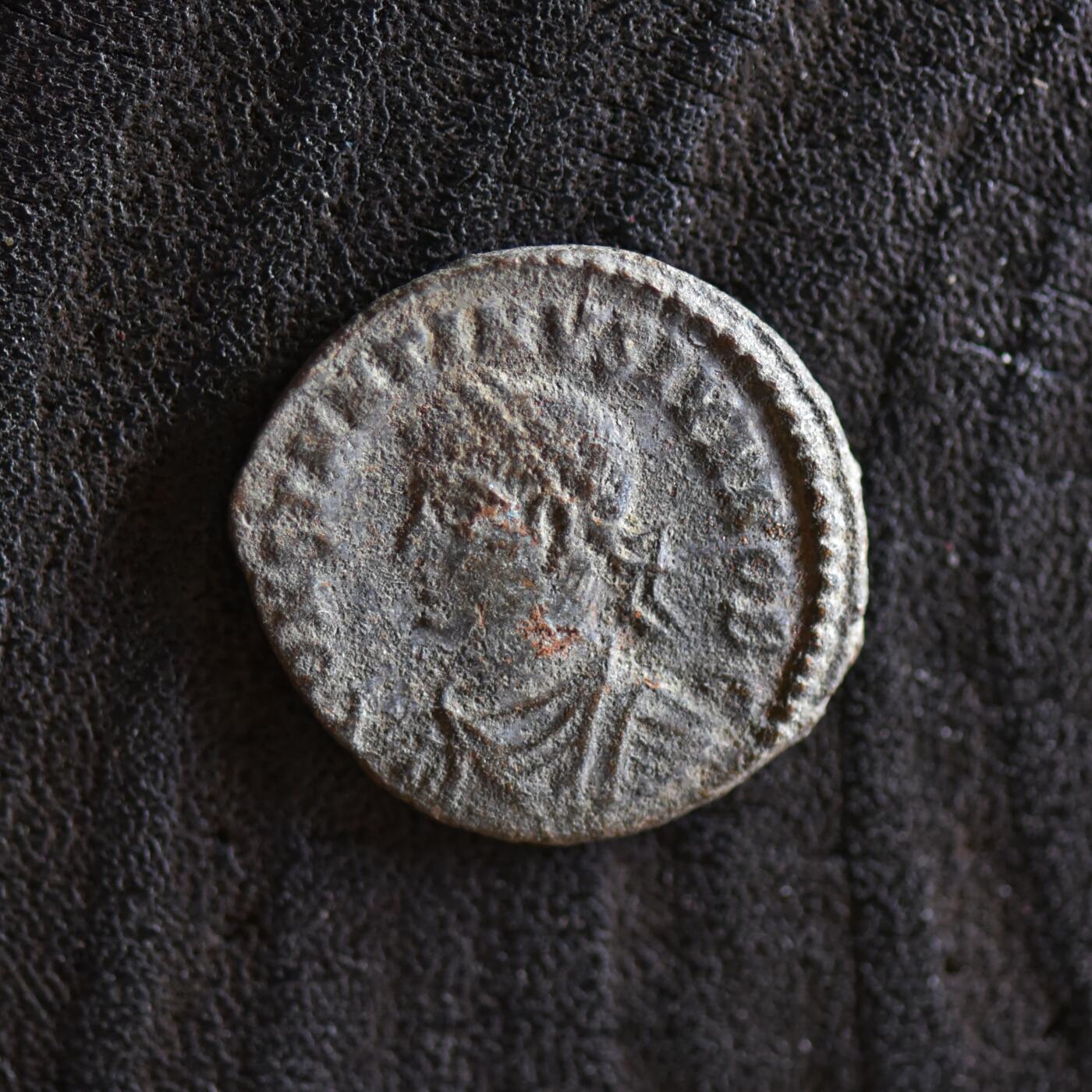 【良泉】第42期【自动场】12月4日晚19.30点开拍！99枚域外古代钱币专场  【少见面左版】公元335-337年【古罗马】君士坦丁二世，凯撒头衔“军塔营门”铜币，2.83克