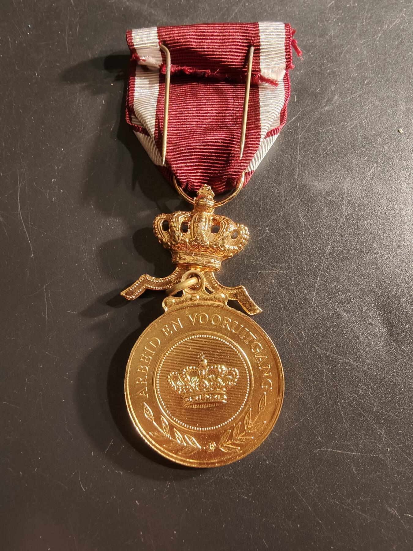 老王徽章第165期 比利时金级王冠奖章