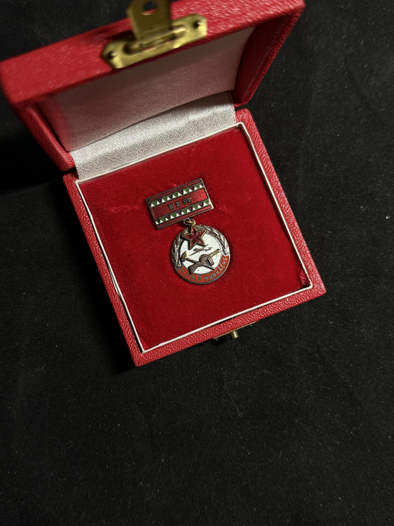 戎马世界章牌大赏第108期 匈牙利国防协会杰出奖章