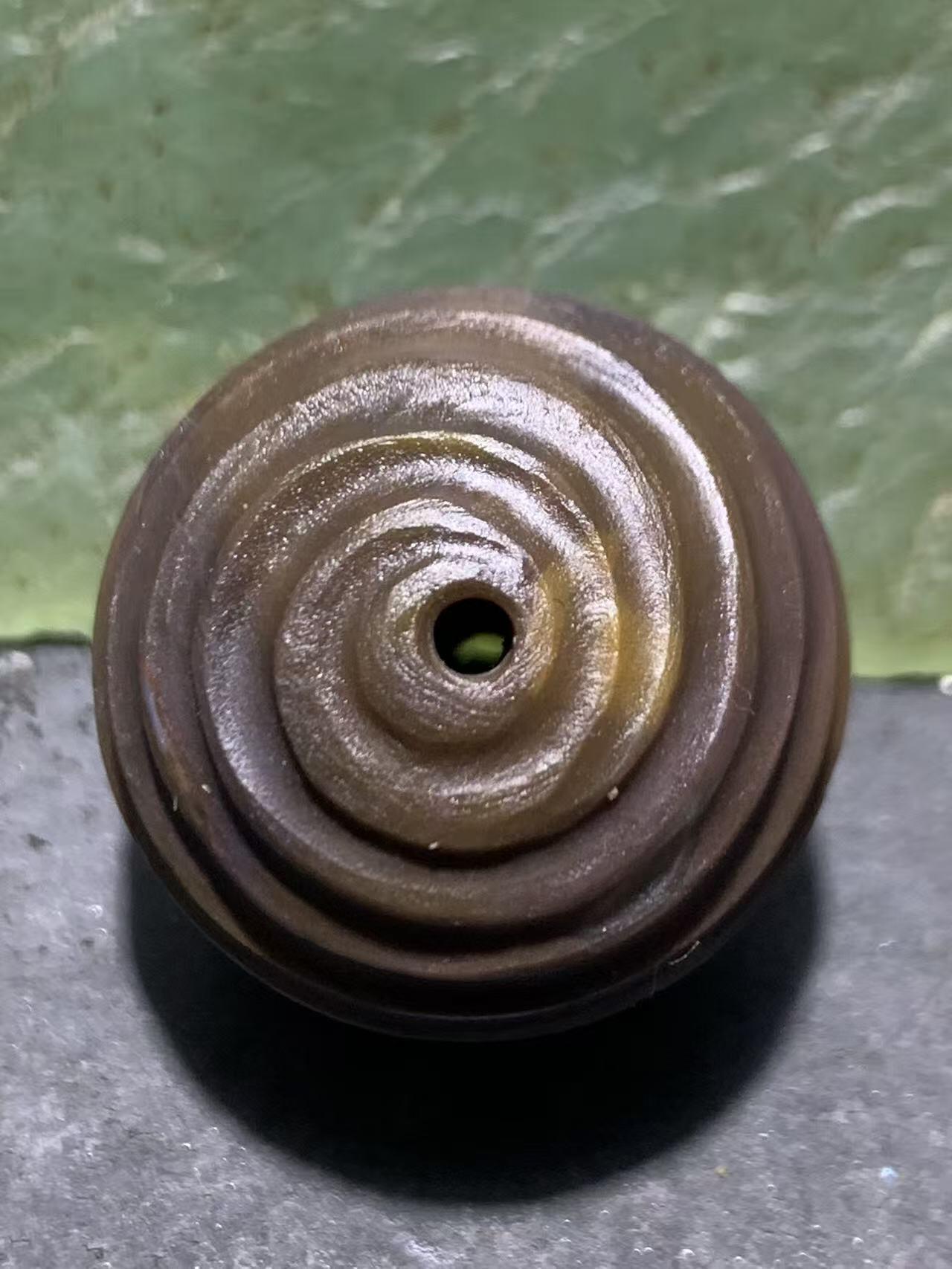 精美亚光战国红玛瑙手工雕刻转纹珠一颗！，